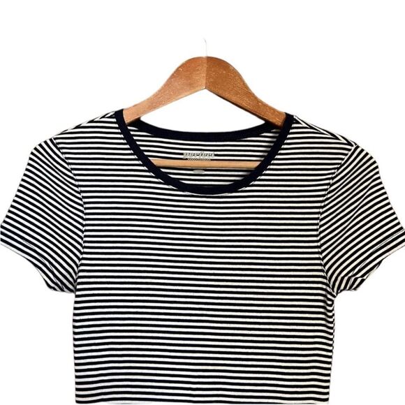 3 for $30! Old navy, navy & white striped t shirt - Picture 2 of 7